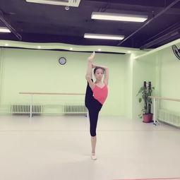 成人腿部柔韧舞蹈视频